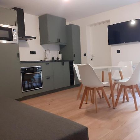 Saint-Germain-En-Laye: Grand Studio En Centre Ville A 2 Minutes Du Rer المظهر الخارجي الصورة